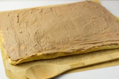 Какие ингредиенты необходимы для приготовления рулета из слоеного теста с поленом. Рулет Полено