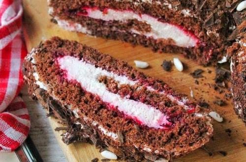 Сладкий и хрустящий: рецепт рулета из слоеного теста с поленом 08