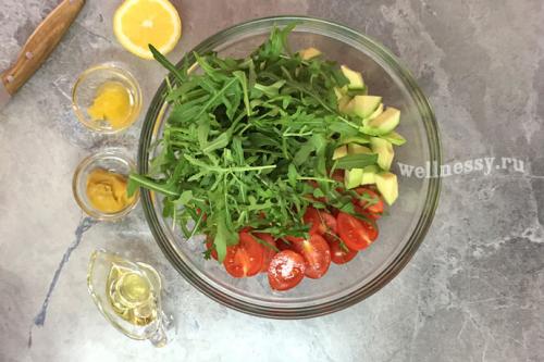 Боул салат. Боул с курицей и киноа