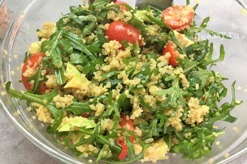 Боул салат. Боул с курицей и киноа