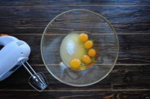 Сколько времени требуется на приготовление торта полено с вареной сгущенкой. Торт Рождественское полено