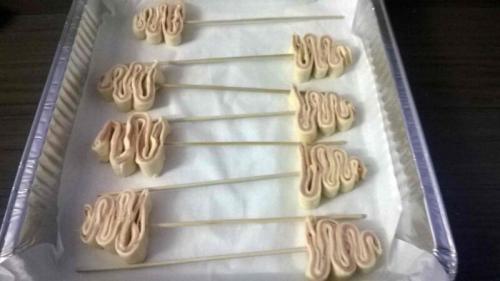 Канапе из слоеного теста. Как приготовить канапе Елочки – рецепт с фото