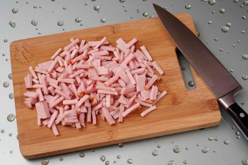 Слойки с ветчиной и сыром. Как сделать слойки с ветчиной и сыром в духовке — простой рецепт вкусных домашних пирожков из слоеного теста с пошаговыми фото