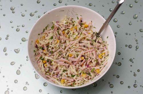 Слойки с ветчиной и сыром. Как сделать слойки с ветчиной и сыром в духовке — простой рецепт вкусных домашних пирожков из слоеного теста с пошаговыми фото