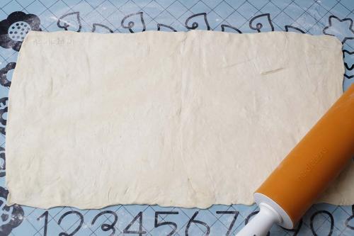 Слойки с ветчиной и сыром. Как сделать слойки с ветчиной и сыром в духовке — простой рецепт вкусных домашних пирожков из слоеного теста с пошаговыми фото