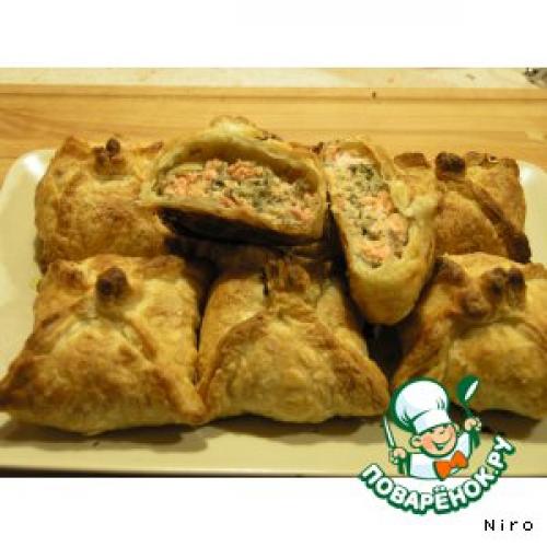 Закуска из слоеного теста и семги. Слоеные пирожки с семгой