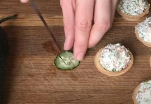 Закуска из слоеного теста с семгой. Тарталетки с красной рыбой – 10 рецептов начинки для праздничных закусок