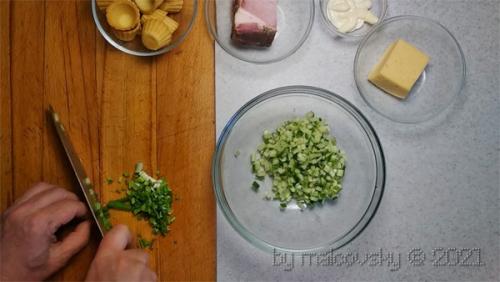 Тарталетки с ветчиной и сыром и яйцом. Тарталетки с ветчиной, яйцом, сыром и огурцом