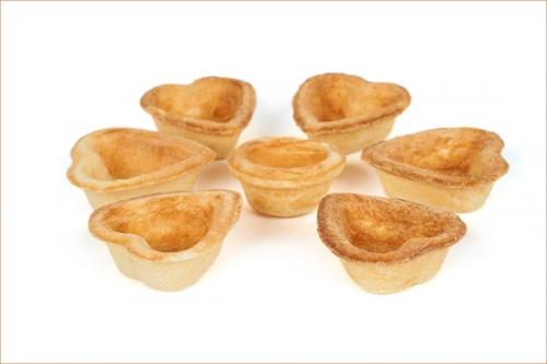 Тарталетки с ветчиной сыром и огурцом. Две самые популярные соленые начинки для корзиночек из теста — просто и со вкусом!