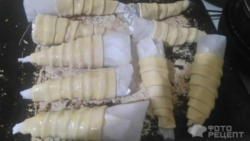 Дрожжевые Трубочки с белковым кремом. Рецепт: Трубочки из слоеного дрожжевого теста - Нежные Трубочки с белковым кремом