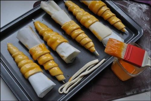 Дрожжевые трубочки с белковым кремом. Трубочки с белковым кремом.