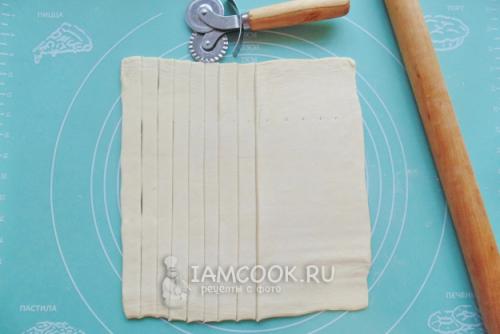 Трубочки из слоеного теста со взбитыми сливками 01 Трубочки из слоеного теста со взбитыми сливками 01