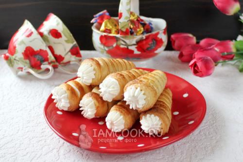 Трубочки из слоеного теста со взбитыми сливками 09 Трубочки из слоеного теста со взбитыми сливками 09