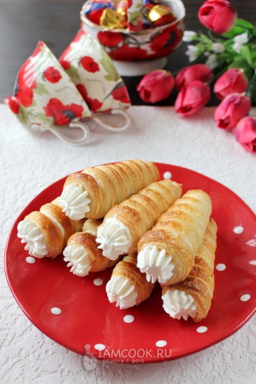 Трубочки из слоеного теста со взбитыми сливками 08 Трубочки из слоеного теста со взбитыми сливками 08