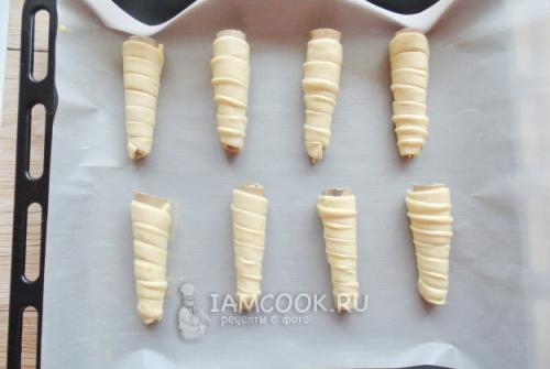 Трубочки из слоеного теста со взбитыми сливками 03 Трубочки из слоеного теста со взбитыми сливками 03