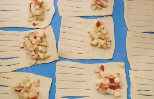 Трубочки с яблоками из слоеного теста. Трубочки с яблочной начинкой «Роллини» 14