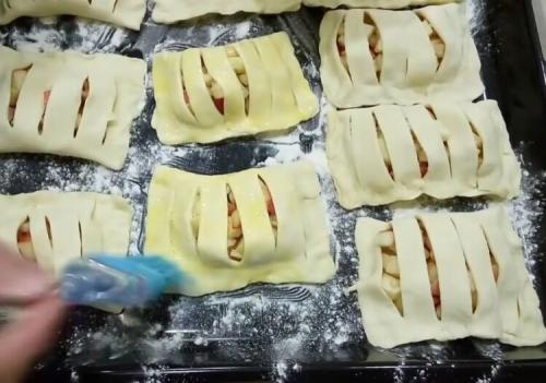 Трубочки с яблоками из слоеного теста. Трубочки с яблочной начинкой «Роллини» 15