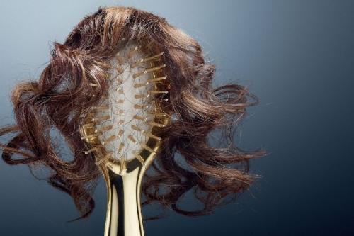 Сильно выпадают волосы у женщины. Лечение и профилактика выпадения волос у девушек 01 Сильно выпадают волосы у женщины. Лечение и профилактика выпадения волос у девушек 01