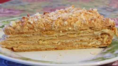 Торт Наполеон из готового слоеного теста со сгущенкой. Наполеон из слоеного теста со сгущенкой