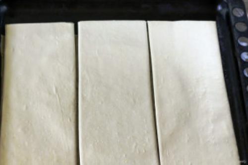 Ленивый Наполеон из кусочков слоеного теста. Ленивый Наполеон из слоеного теста