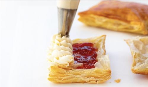 Наполеон с кремом чиз. Клубничный торт Наполеон: легкий рецепт Наполеона