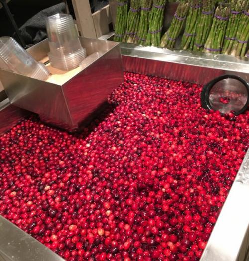 Интересные продукты питания. Неожиданные продукты, которые можно найти в магазинах разных стран (17 фото)