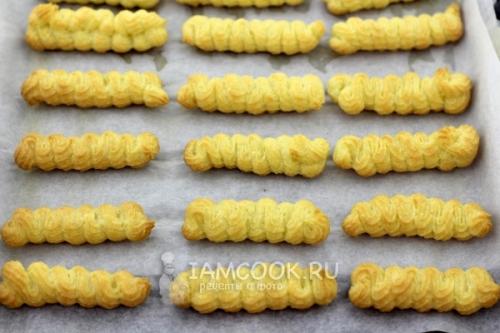 Быстро и вкусно: рецепт пирожных трубочек с кремом без слоеного теста 07