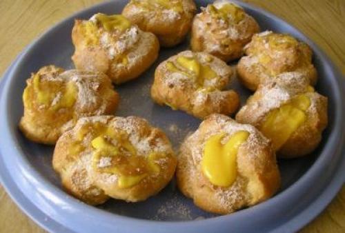 Можно ли запекать пирожные трубочки с кремом без слоеного теста в микроволновке. Эклеры в микроволновке