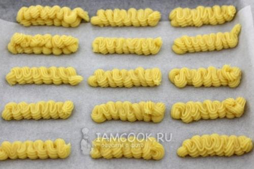 Быстро и вкусно: рецепт пирожных трубочек с кремом без слоеного теста 04