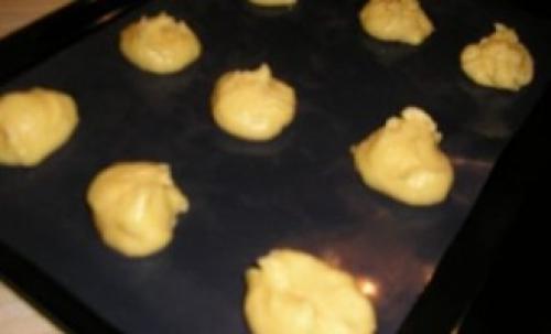 Можно ли запекать пирожные трубочки с кремом без слоеного теста в микроволновке. Эклеры в микроволновке