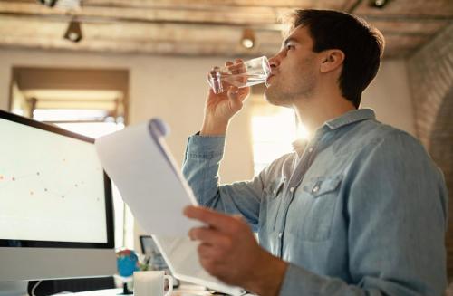 Действительно ли газированная вода полезнее воды без газа. Простая вода: можно ли перепить и отравиться