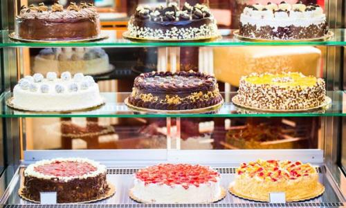 Как хранить готовый торт полено из трех продуктов. Где правильно хранить торт?