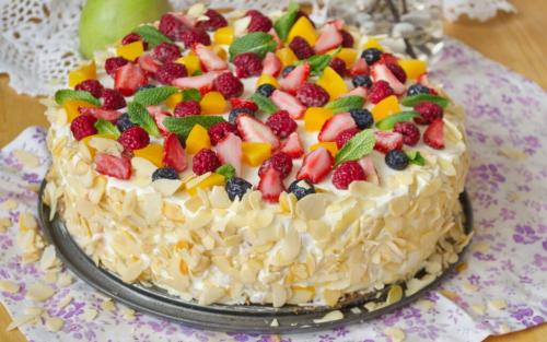 Какие виды фруктов можно использовать для приготовления простых и вкусных тортов. Бисквитный торт с фруктами и сливками