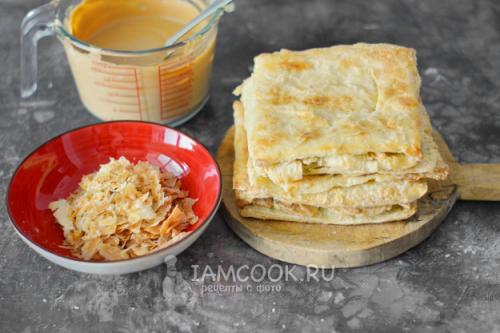 Вкусный и простой рецепт Наполеон торта из готового слоеного теста со сгущенкой 06