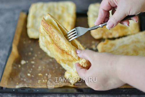 Вкусный и простой рецепт Наполеон торта из готового слоеного теста со сгущенкой 02