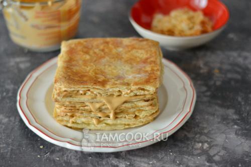 Вкусный и простой рецепт Наполеон торта из готового слоеного теста со сгущенкой 08