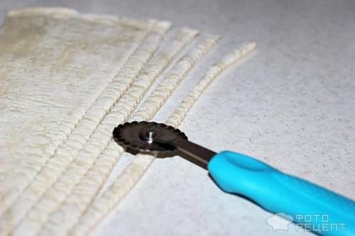 Как долго готовится торт полено из слоеного теста со сгущенкой