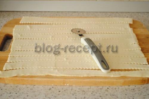 Как долго готовится Торт полено из слоеного теста со сгущенкой. Торт «Полено» из готового слоеного теста: 2 рецепта (с фото и видео)