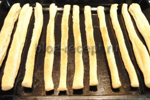 Как долго готовится Торт полено из слоеного теста со сгущенкой. Торт «Полено» из готового слоеного теста: 2 рецепта (с фото и видео)