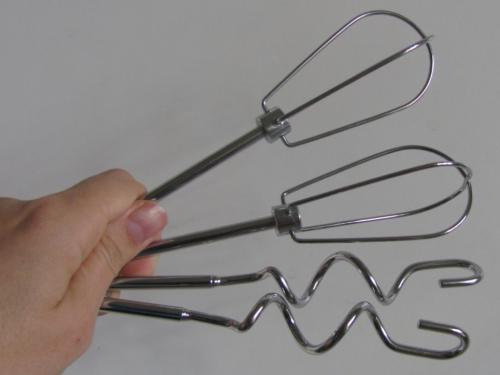 Миксер или блендер с венчиком. Основная разница между миксером и блендером