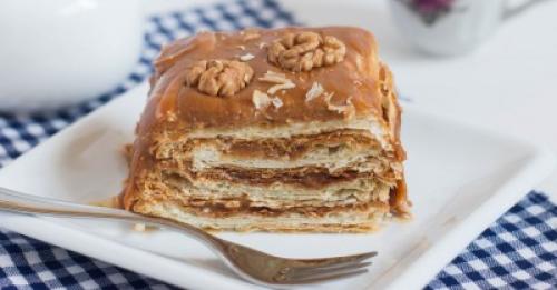 Вкусный рулет полено из слоеного теста с вареной сгущенкой: рецепт и советы 25