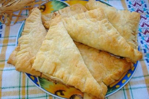 Что можно сделать из слоеного теста на сковороде. Какую выпечку из слоеного теста можно приготовить на сковороде