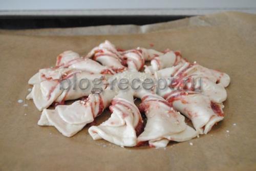 Пирог из слоеного теста с вареньем. Простой и быстрый пирог из слоеного теста с вареньем