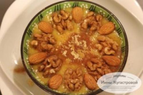 Смузи из апельсина и яблока. Фруктовый смузи-боул из апельсина, банана и яблока на зеленом чае