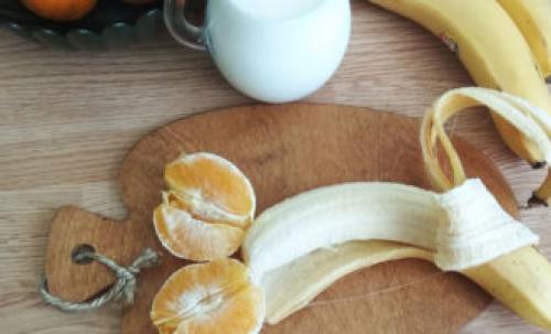 Смузи банан апельсин молоко. Смузи из банана и апельсина