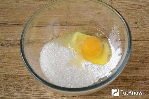 Вкусный рецепт: Полено из слоеного теста с взбитыми сливками 03