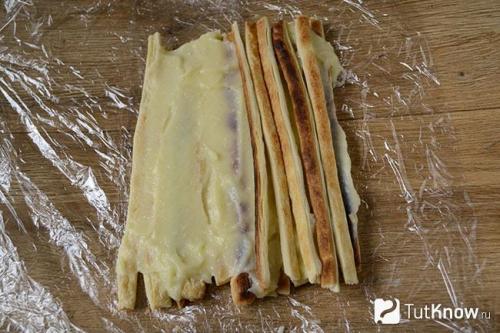 Вкусный рецепт: Полено из слоеного теста с взбитыми сливками 06