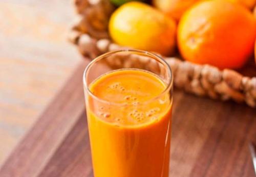 Морковный смузи с молоком. Морковный смузи