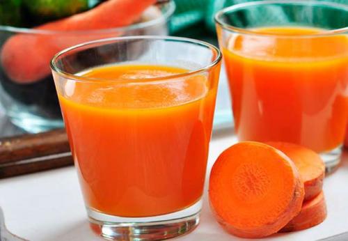 Морковный смузи с молоком. Морковный смузи