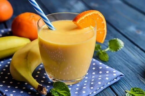 Смузи банан апельсин молоко. Апельсиново-банановый смузи